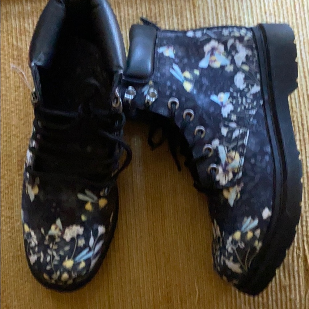 Bee boots!